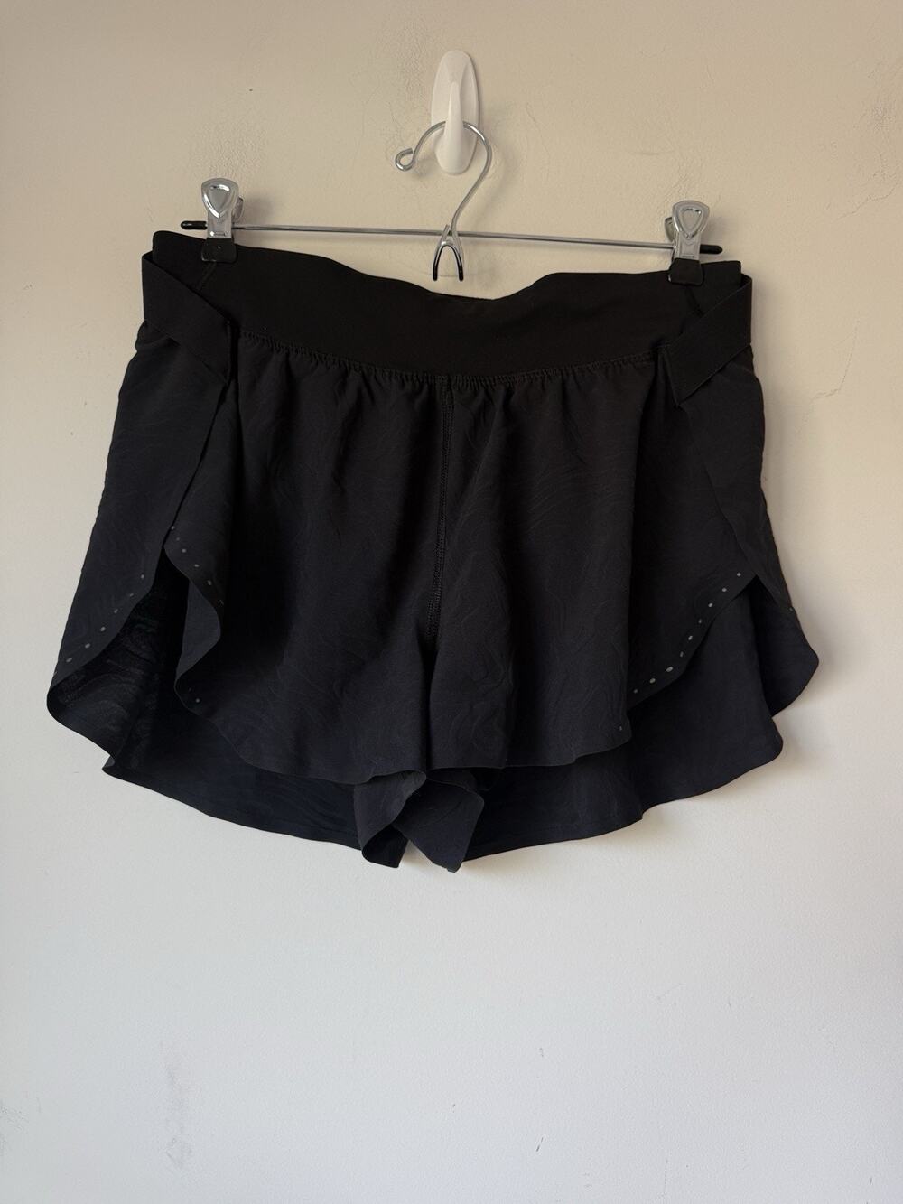 Lululemon Fast and Free High-Rise Short 2” Airflow Women’s Size 6 Black Running
